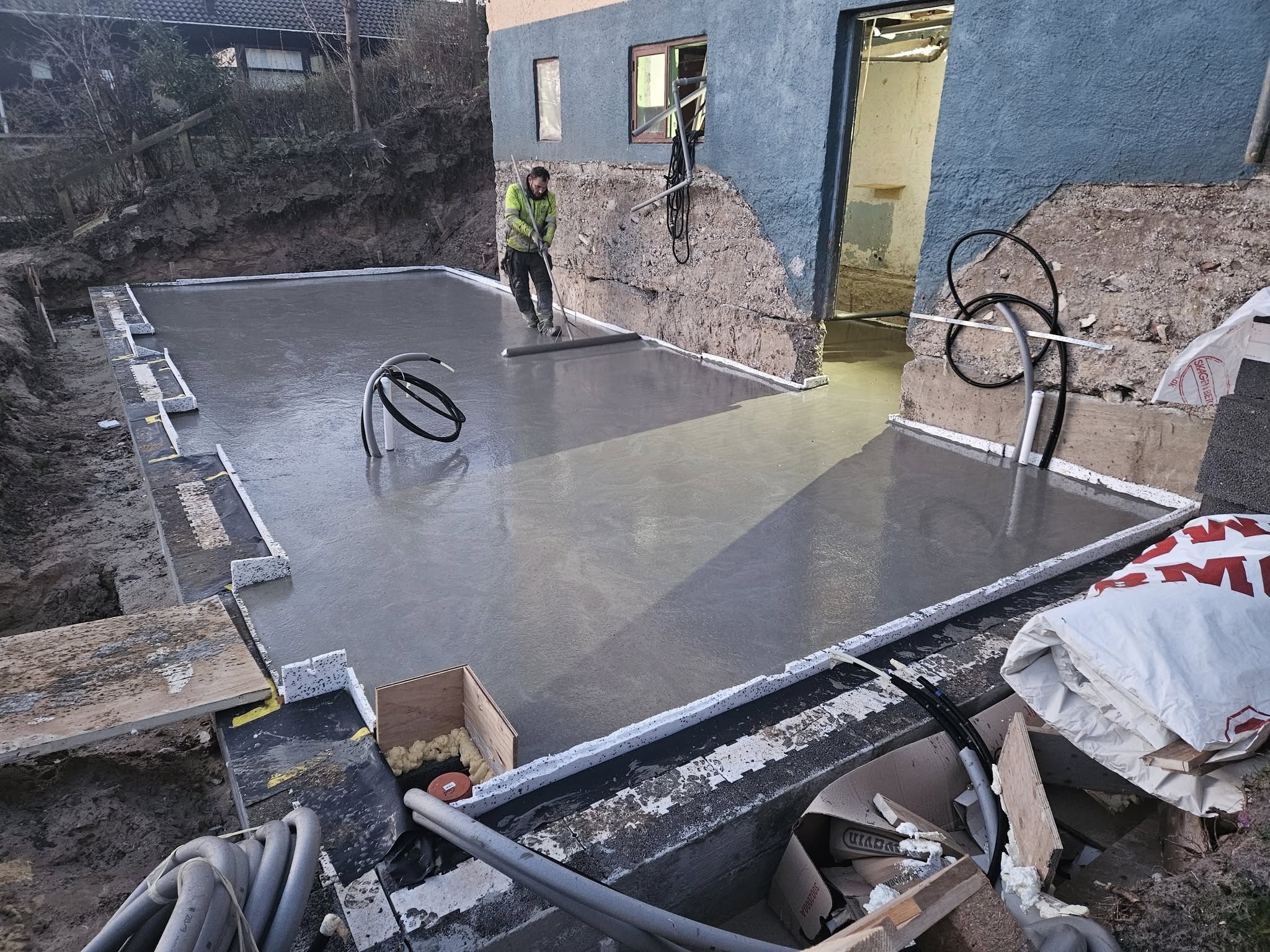 Professionel støbning af betongulv i Randers – slidstærke og planstøbte gulve til privat og erhverv.